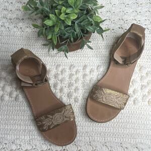 LATIGO | ANTHROPOLOGIE Women’s Tana Floral Embroidered Leather Sandal Gold 10